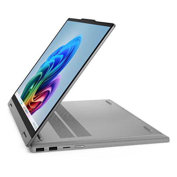 IdeaPad 5i 2-in-1 Gen 11（15.3型 Intel）を斜め後ろから見たところ
