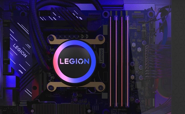 Legion Tower 7 34IAS10のメモリスロットと水冷ヘッド