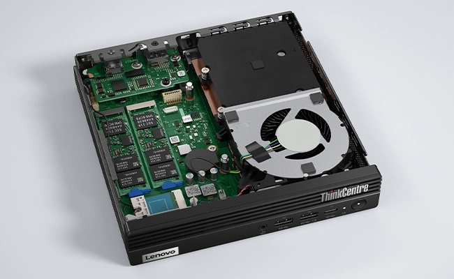ThinkCentre M75q Tiny Gen 5（AMD）の内部（基板とファン）