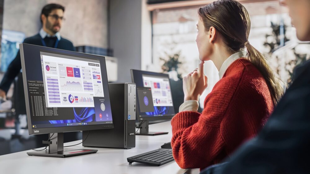 ThinkCentre neo 30s Small Gen 5(Intel)をオフィスで使っているところ