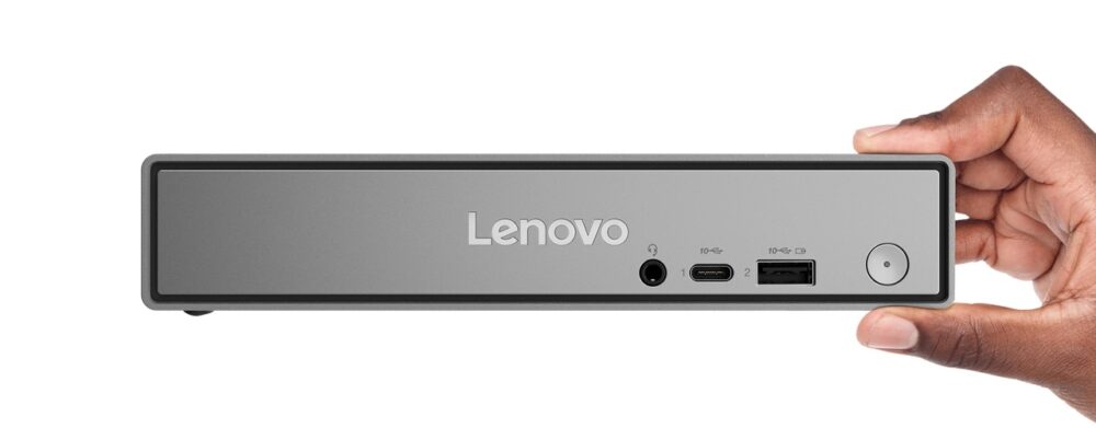 ThinkCentre neo 50q Tiny Gen 6(Intel)を手に持ったところ
