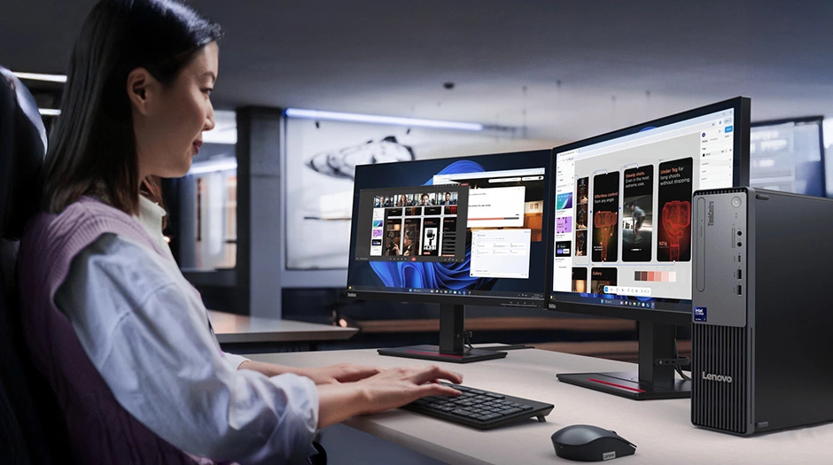 ThinkCentre neo 50s Small Gen 6(Intel)を3画面につないで使っているところ