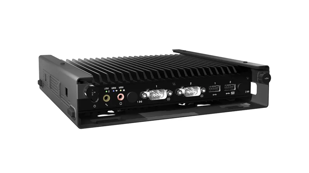 ThinkEdge SE10 / SE10-Iの本体を斜め上から見たところ