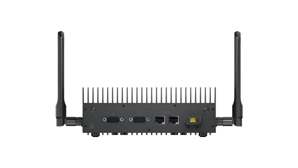 ThinkEdge SE70の反対側の面(有線LAN端子)