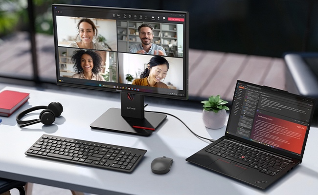 ThinkPad E14 Gen 8(14型 AMD)を仕事で使っている様子