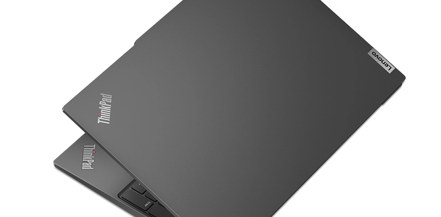 ThinkPad E16 Gen 2(16型 AMD)の天板