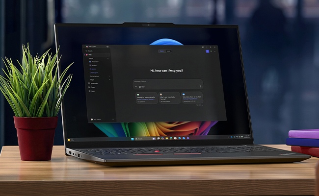 ThinkPad E16 Gen 4(16型 Intel)を仕事で使っている様子