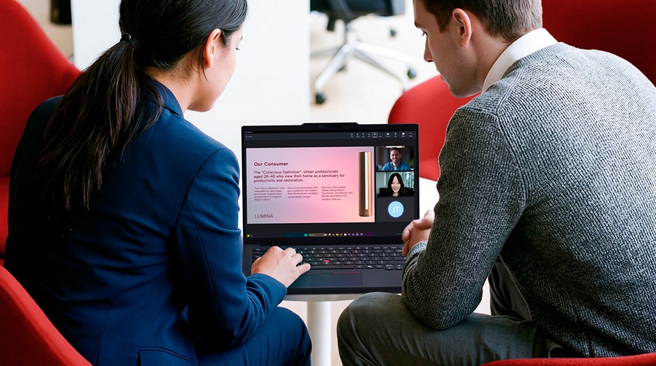 ThinkPad T14 Gen 7(14型 Intel)を仕事で使っている様子