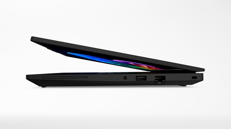 ThinkPad T14 Gen 7(14型 Intel)を持ち歩いて使っている様子