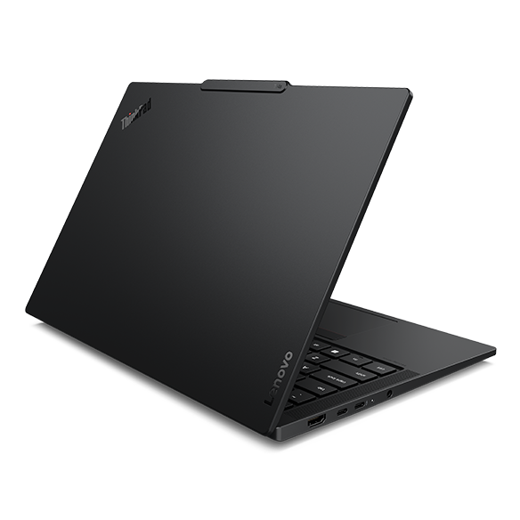 ThinkPad T14s Gen 7（14型 AMD）を持ち歩いて使っている様子