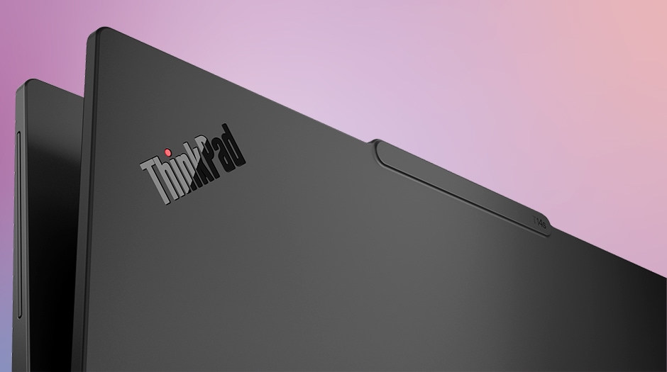 ThinkPad T14s Gen 7を持ち歩いて使っている様子