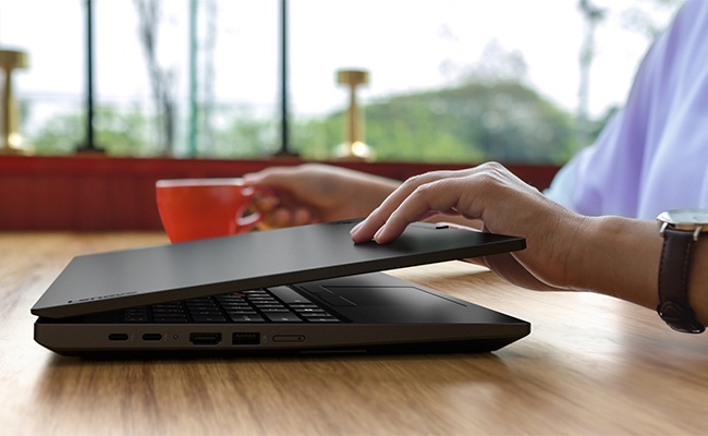 ThinkPad T16 Gen 5(16型 Intel)のキーボードとTrackPoint