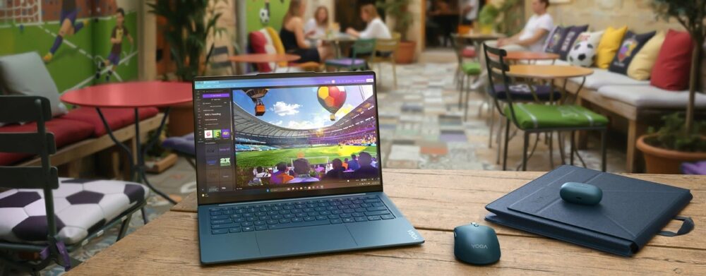 Yoga Slim 7a Gen 11(14型 AMD)を使っている様子